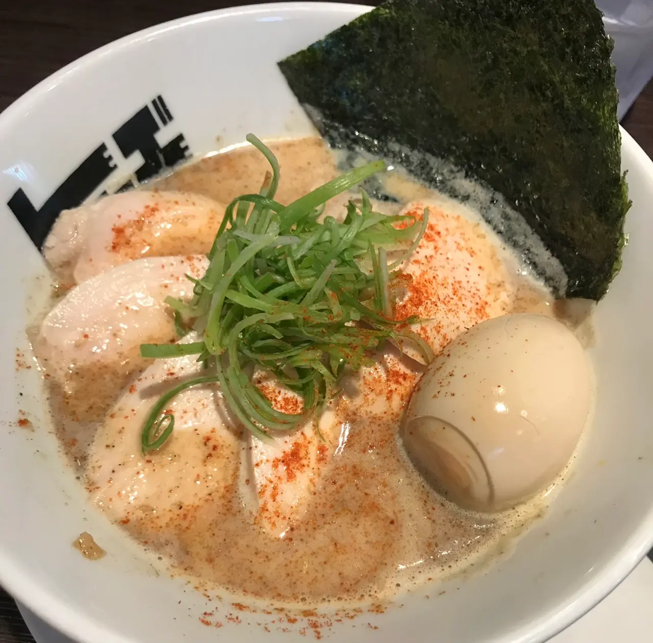 トリカヂイッパイのラーメンの写真