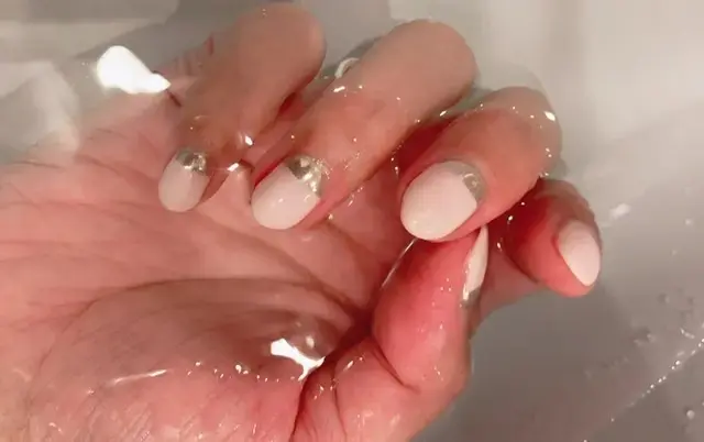 ピンク×ミラーのフレンチネイル
