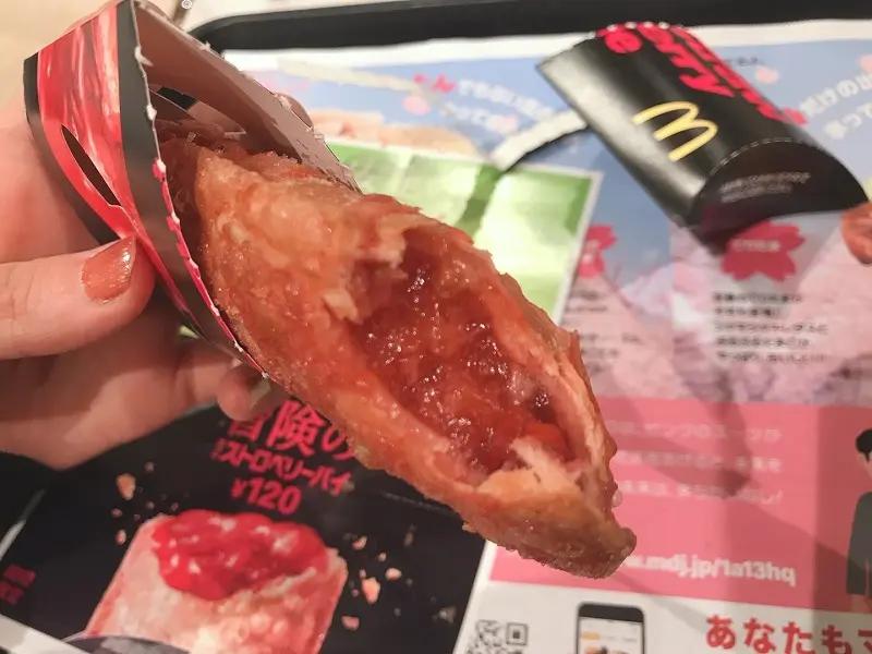 マックの「ホットストロベリーパイ」を食べてみた! Twitterで話題の一品は、とにかく○○だった!!_3