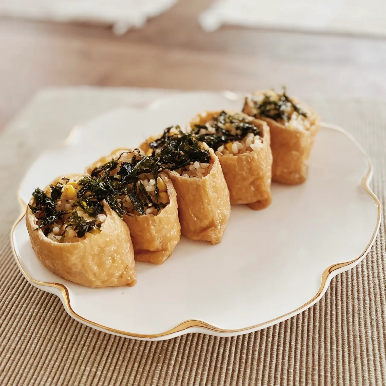 とうもろこしの炊き込みご飯で作ったお稲荷さん