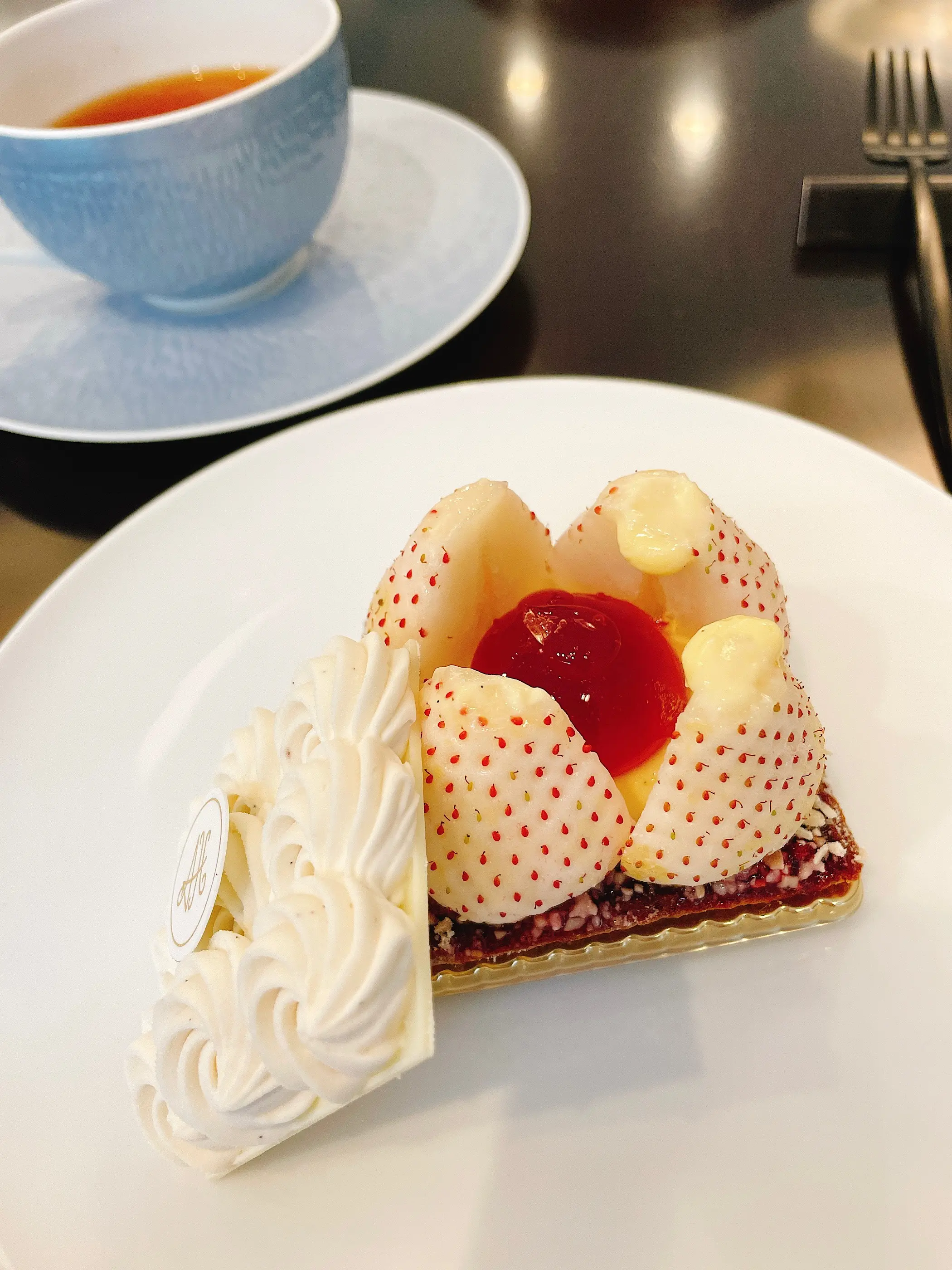 【おすすめいちごスイーツ】《いちごなのに真っ白!?》パリッ&サクッと食感も楽しめるプティガトー♡_3
