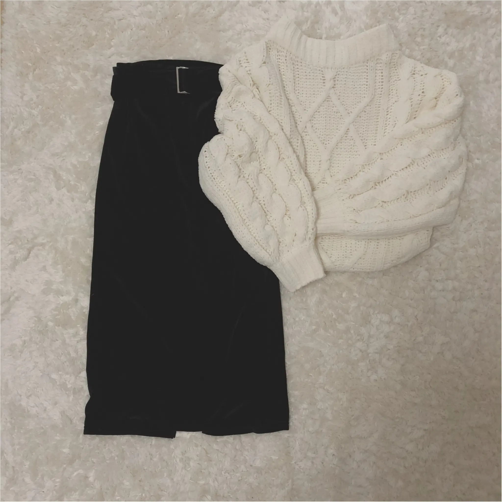 形が可愛い♡Knitが1990円?!冬のニットは【GU】で♡ ベロア素材のタイトスカートもプチプラ価格。_2