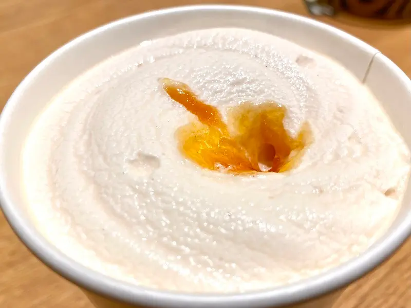 「ジョイフルメドレー アプリコット ＆ ムース ティー ラテ」のムース部分をアップで写した写真