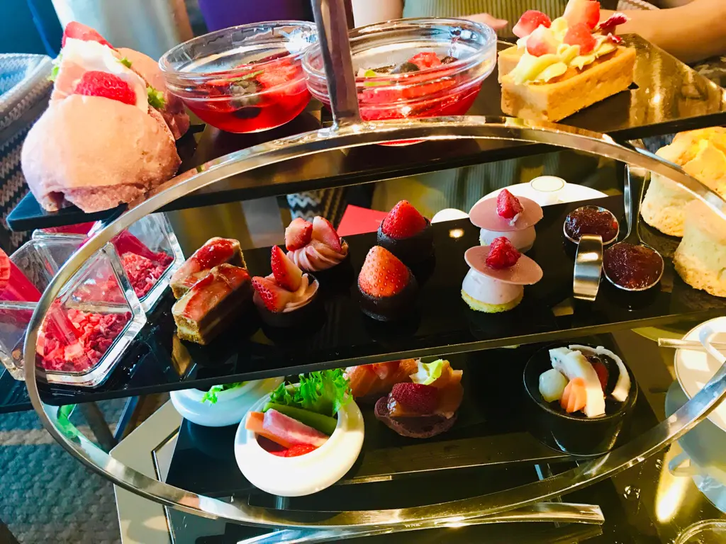 【銀座カフェ】女子会におすすめ!苺づくしの《アフタヌーンティー》が超絶お洒落♡_7