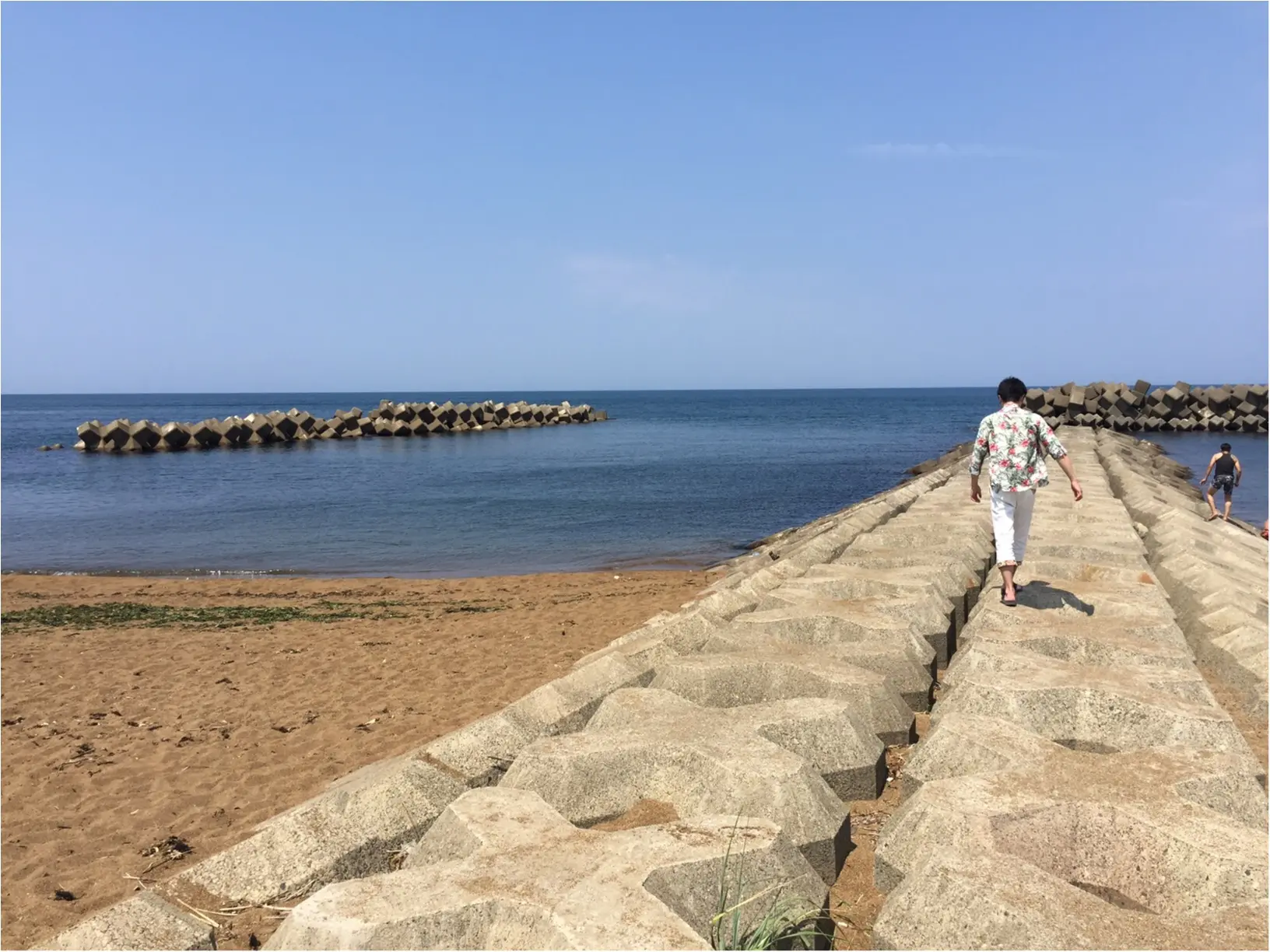 温泉卓球の後は、アチアチの海へ!東尋坊は命がけの〇〇!?_5
