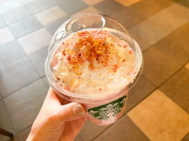 【スターバックス】新作《さくら咲いたベリーフラペチーノ》発売日に飲んでみた!_5