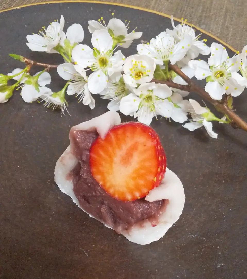 【おすすめいちごスイーツ】老舗゛紀の国屋゛の《いちご大福》と《桜餅》で春を味わう:*_4