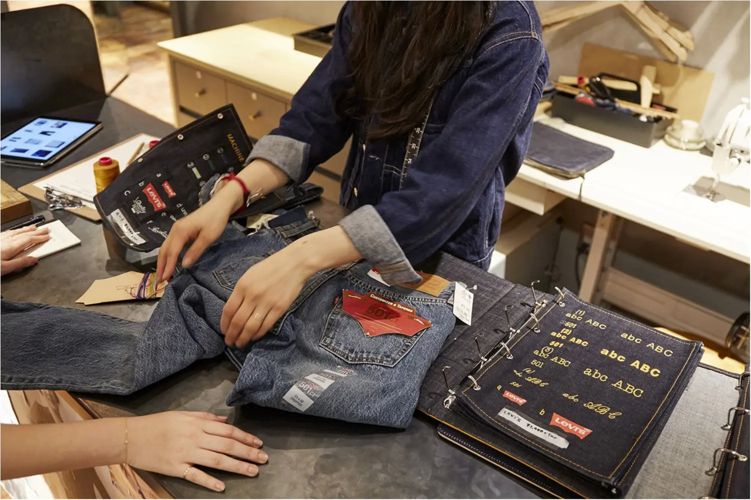 理想のデニムに出合えない人必見!「リーバイス® テイラーショップ」で編集Aがカスタムデニムに挑戦ルポ!_7