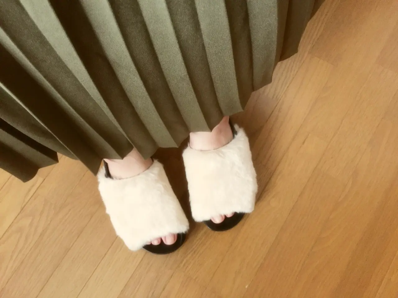 足元から秋を先取り!大人気GUの『ファーサンダル』♡*_6