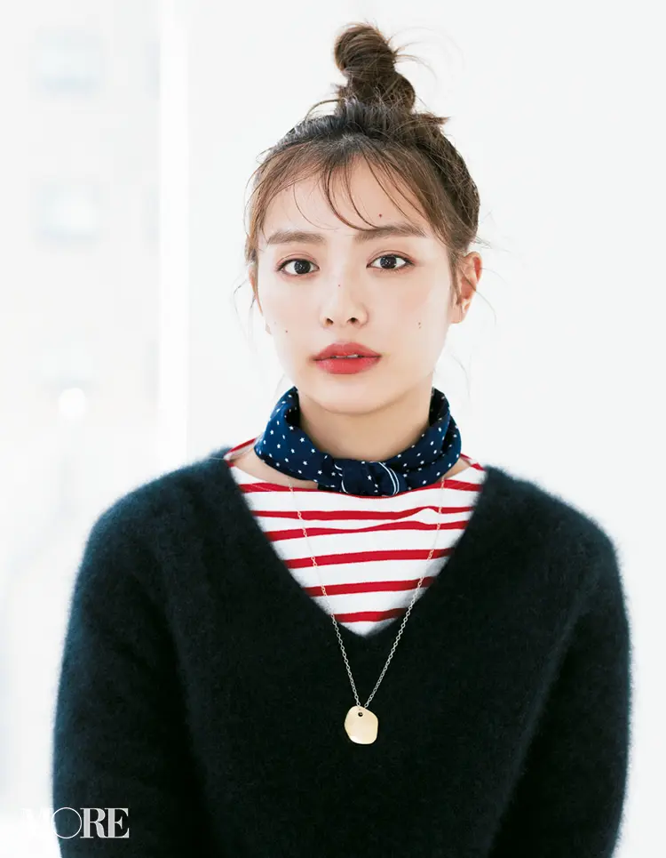 見慣れたニットが「まるで別人」☆ 首もとコーデ次第でクルー&Vネック6変化! 記事Photo Gallery_1_10