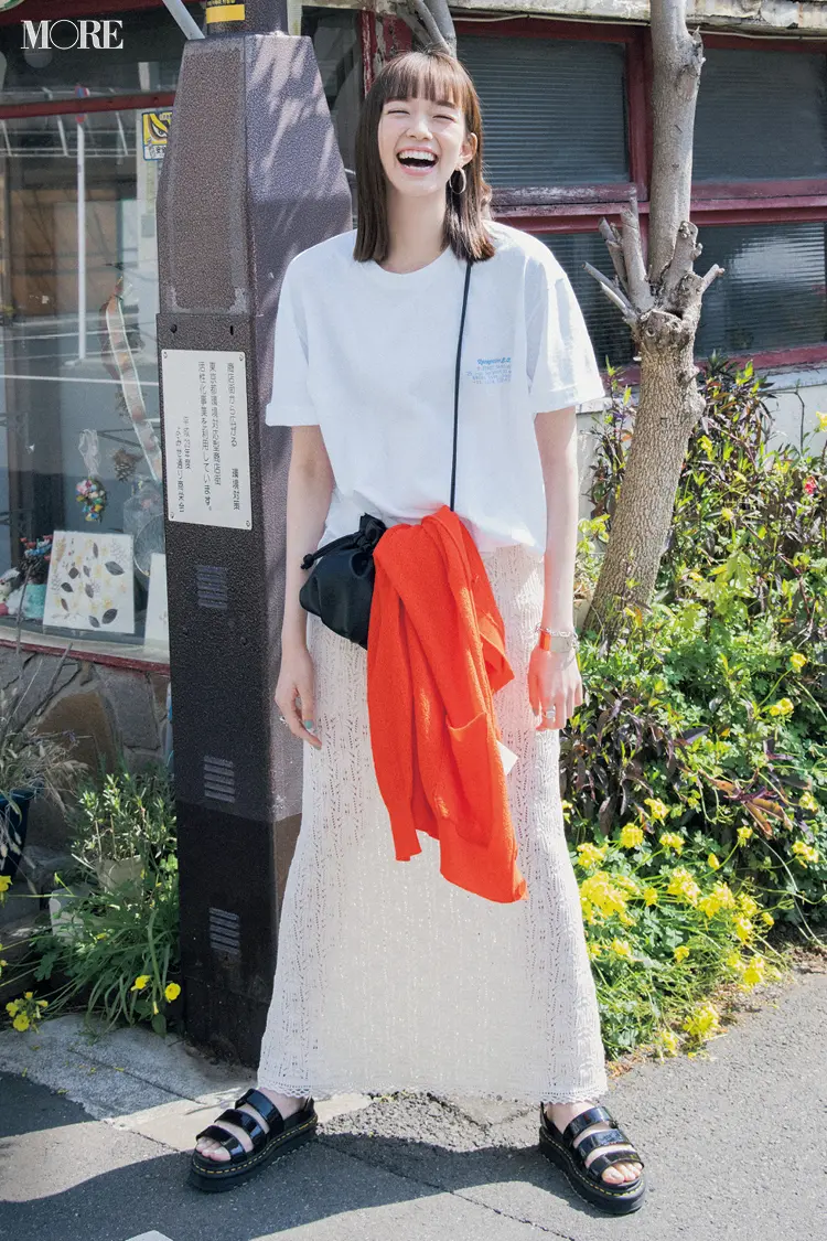 【今日のコーデ】ゆるTシャツをスカートに合わせた佐藤栞里