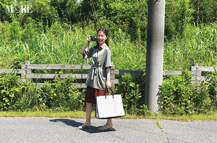 カーキとブラウンの大人配色で写真撮影♬ 内田理央主演『安くて洗えて可愛い夏コーデ着回し』10日目_1