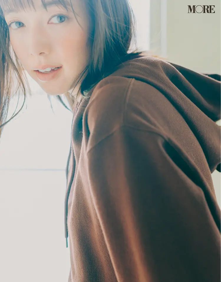 小顔見えフーディの佐藤栞里