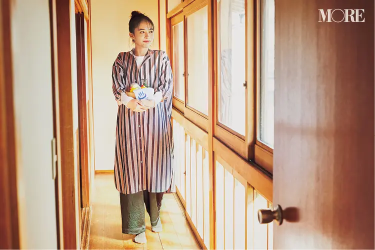 女子ひとり旅でリフレッシュ! 井桁弘恵主演『イージーパンツでノンストレスコーデ』着回し6日目_1