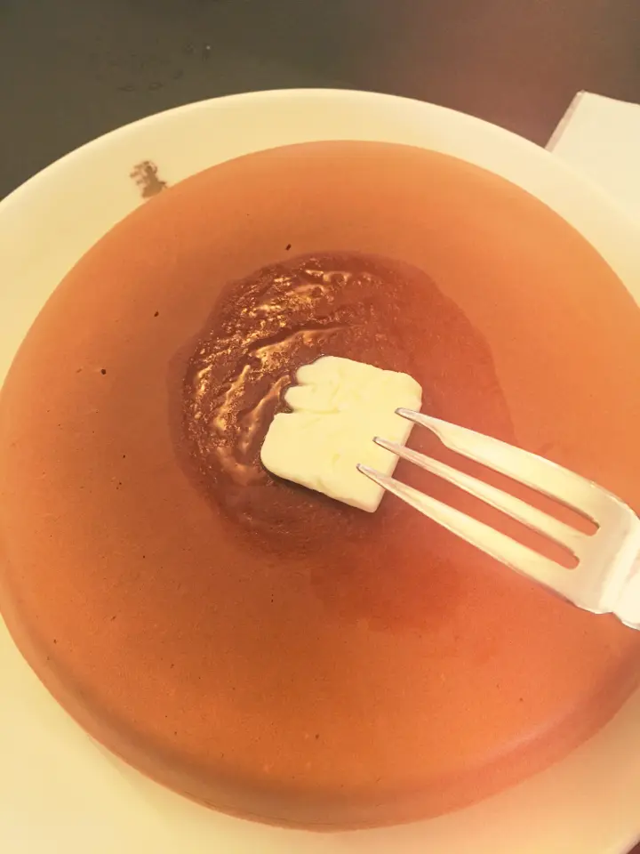 こんなボリューミーなホットケーキみたことない!分厚くてふわっふわの絶品。_12