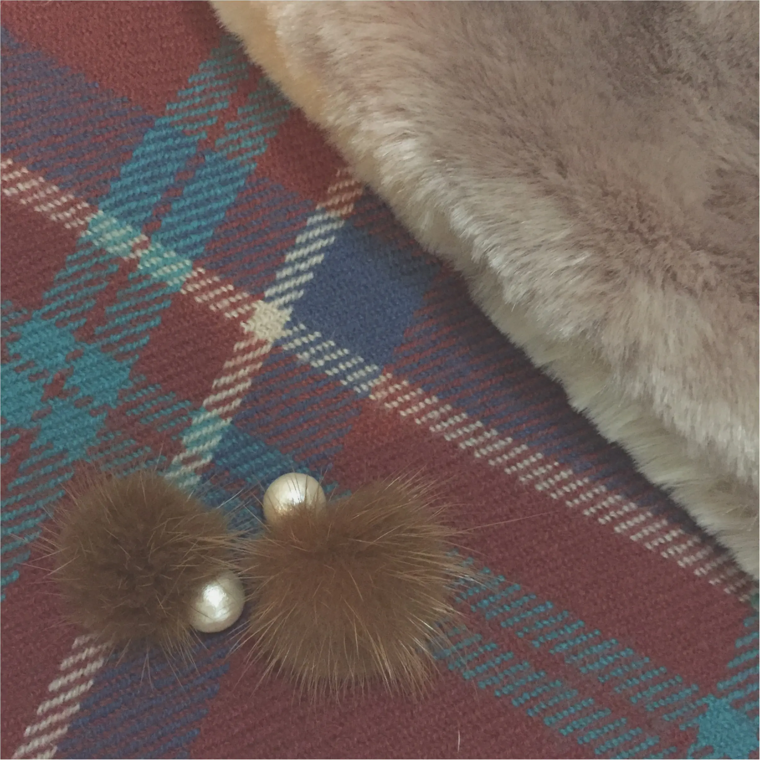 《ハンドメイドピアス》秋のファッションに取り入れたいファーピアスが◯◯◯円で作れちゃう?!_1