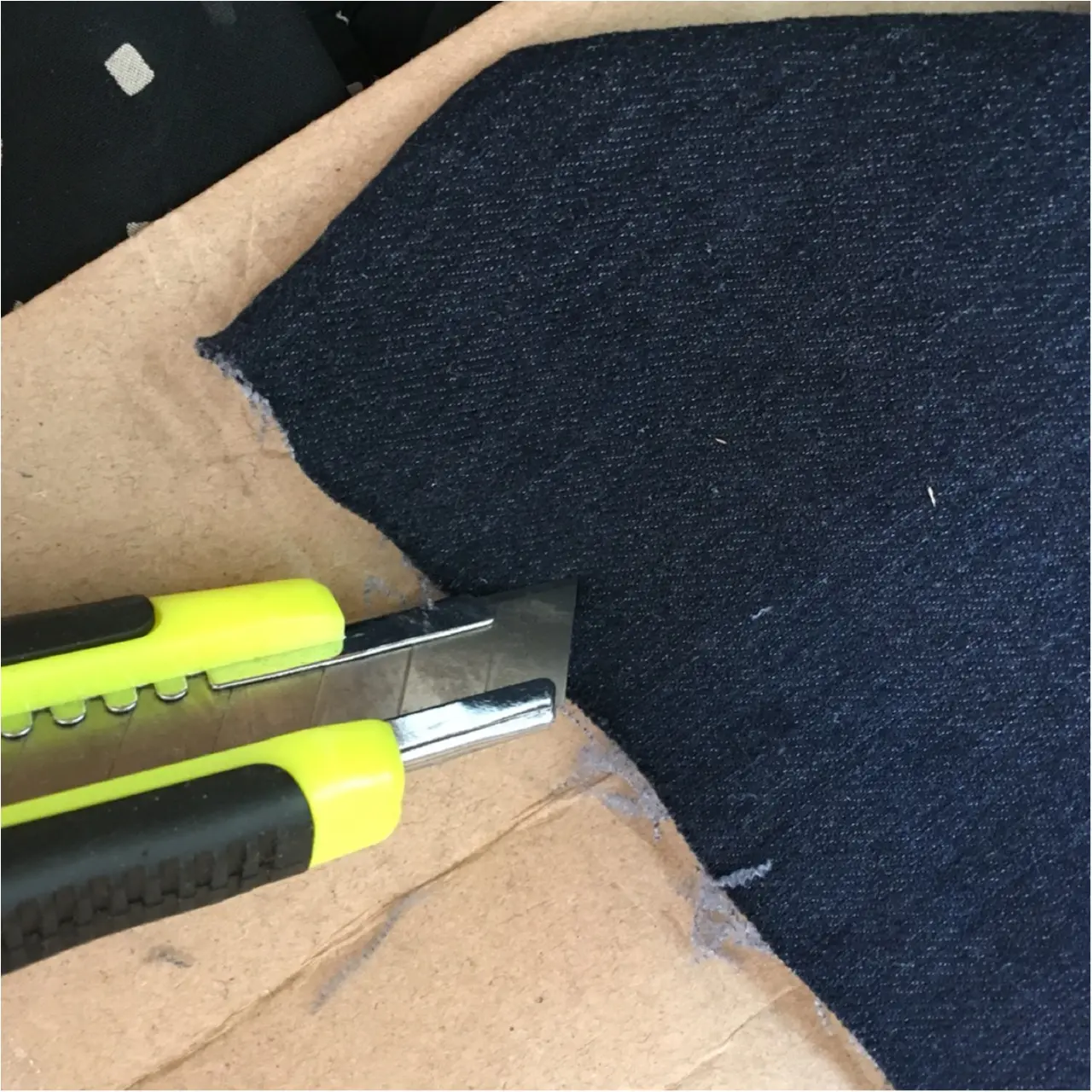 《簡単DIY》なければ作ればいい!自分好みのカットオフダメージジーンズ!!_4