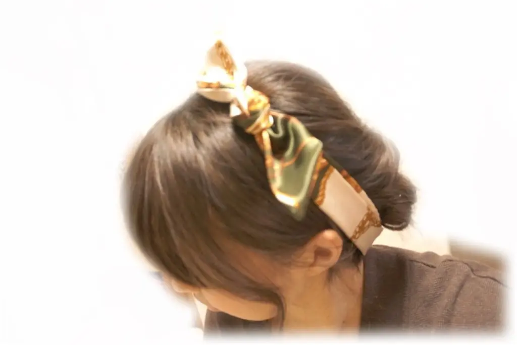 《いつものヘアアレンジがワンランクアップ♪ 》今旬【スカーフ】を使ったヘアアレンジが可愛い♡不器用さんでもOKな簡単アレンジ3選教えちゃう(*´∀`)_7