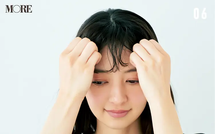 梅雨どきの前髪のうねりを生かして、上品でこなれた雰囲気に。ヘアアレンジ「ゆるカールバング」でおしゃれ度をアップ♡_9