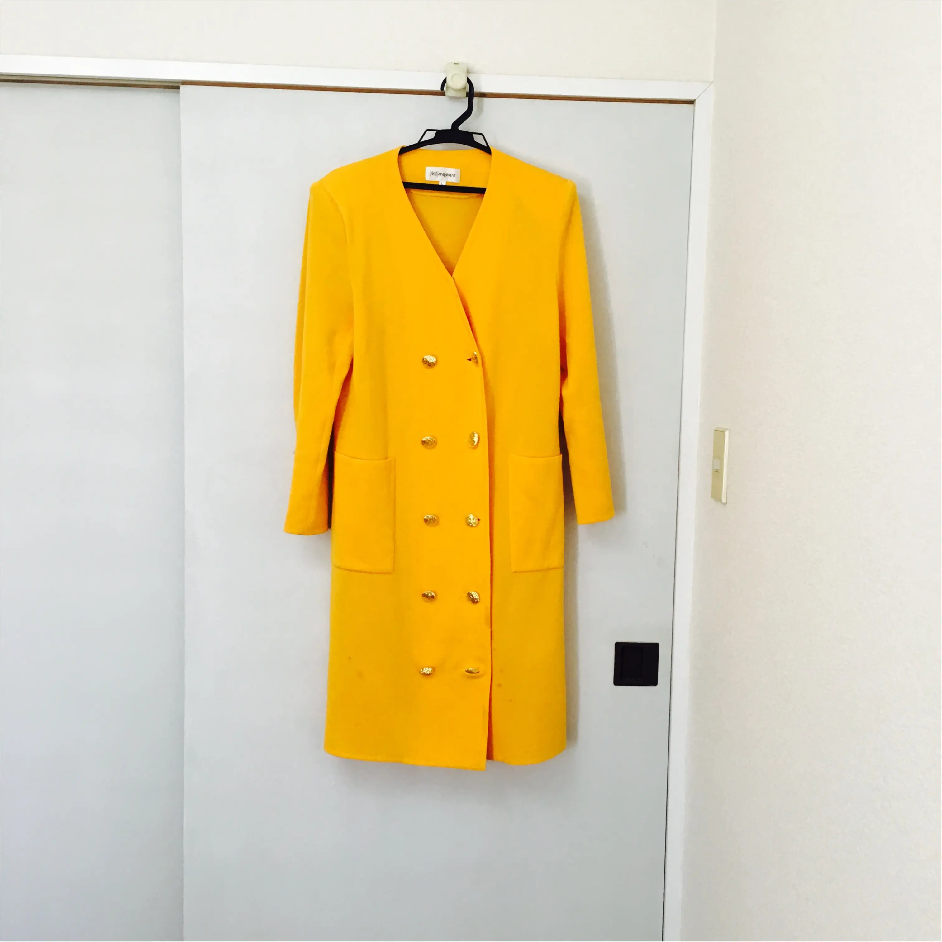 【自分へのご褒美 その3】サンローランのイエローニットで忙しくても元気に!_1