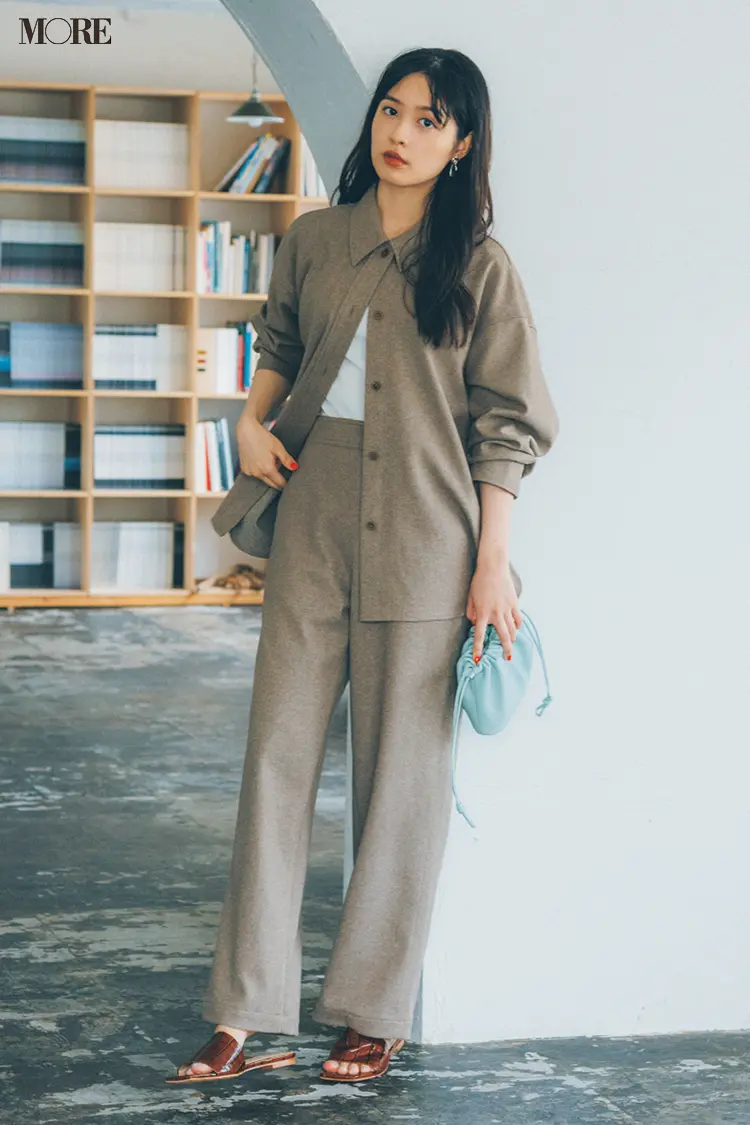 ユニクロのセットアップを着た松本愛