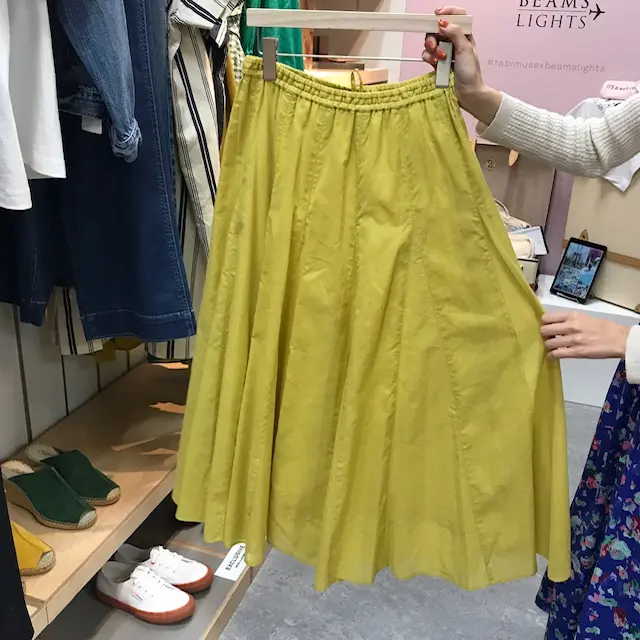 チェックのロングトレンチコートや、ストライプ柄のトップス&スカートなど♡ 『ビームス ライツ』の春夏展示会【 #副編Yの展示会レポート 】_4