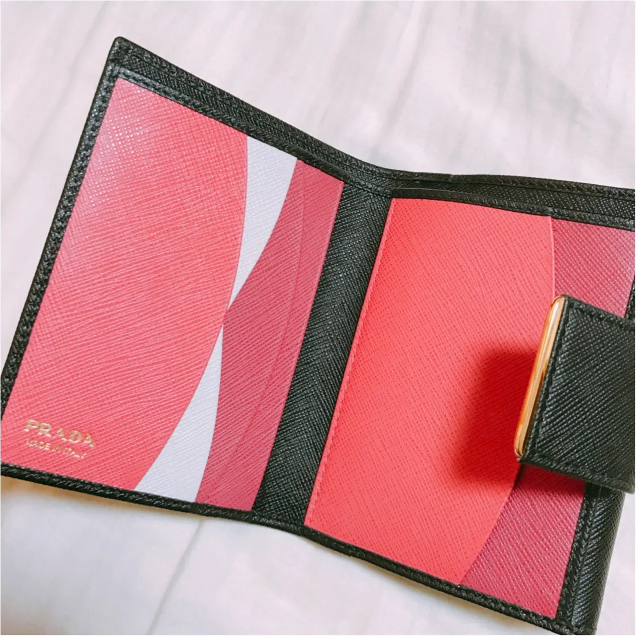 一見シンプル、開けたら可愛い♡【PRADA】で出会った新しいお財布!_4