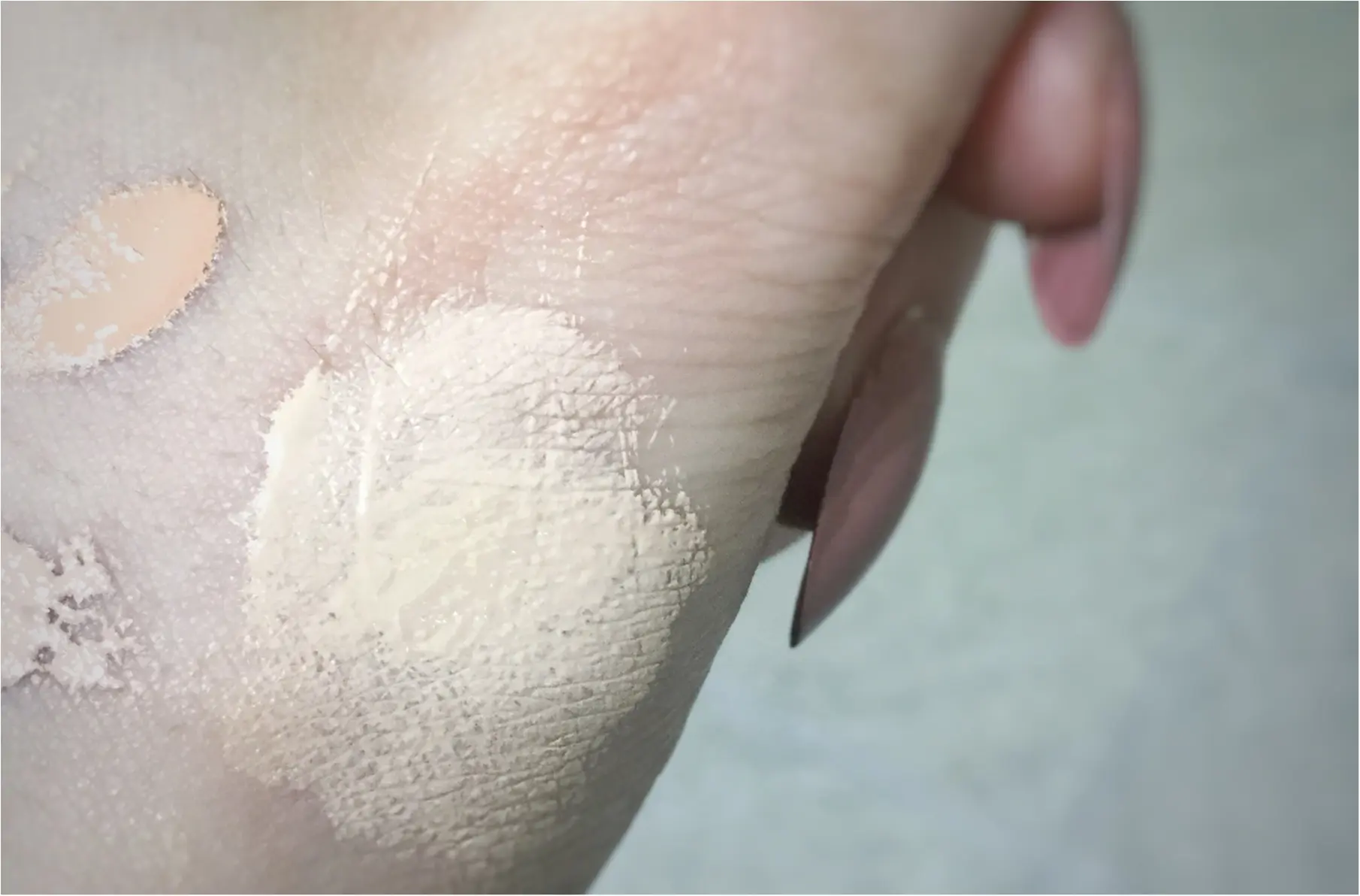 【クマに悩んでいる方必見】これさえあれば目の下のクマも怖くない!瞬時にカバーしてくれる今年発売したばかりのボビィブラウン《インスタントフルカバーコンシーラー》で明るい目元へ❤️_4
