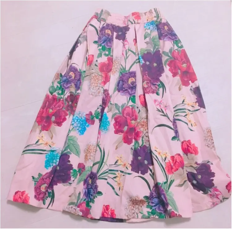 《いま、ザラ(ZARA)女が増えているっ♡!》今年初の春物は売り切れ続出のお花咲きめくミモレスカート♡!_1