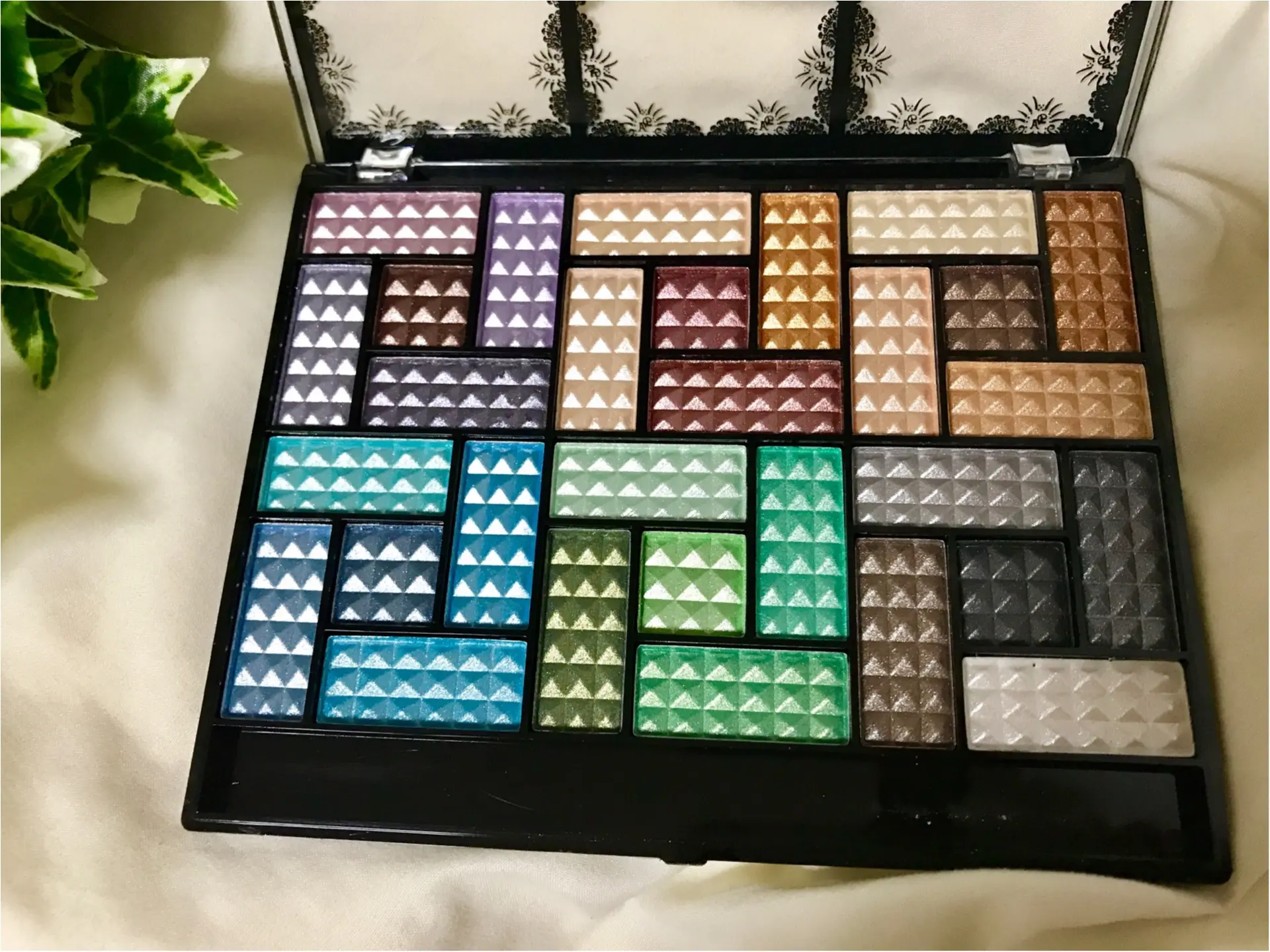 【ドンキ限定】爆発的ヒット!コスパ最強アイシャドウパレット★《30色500円!》_4