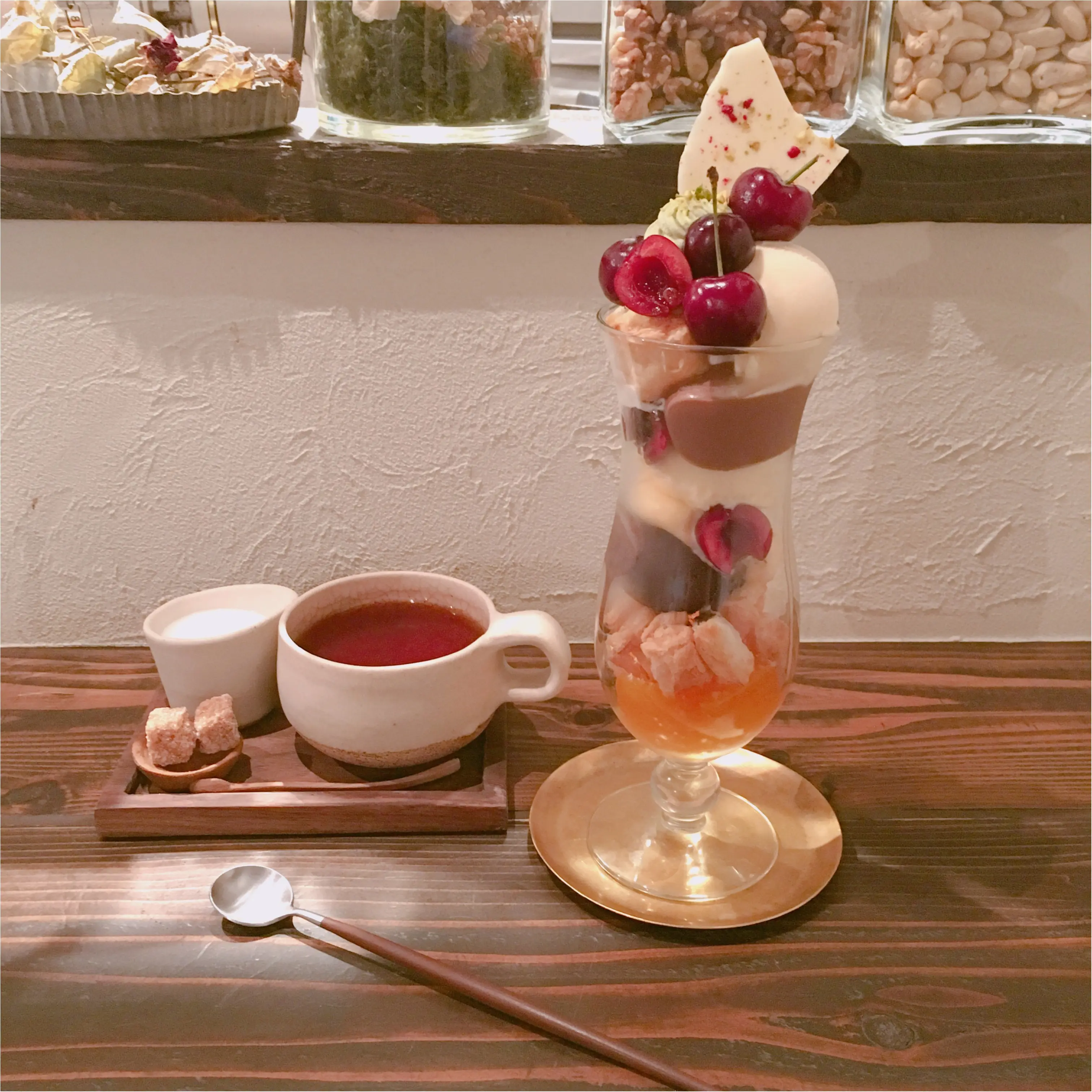 《大好きなカフェめぐり》チェリーがゴロゴロ♪ おしゃれカフェで頂く、季節のフルーツを使ったパフェ♡_5