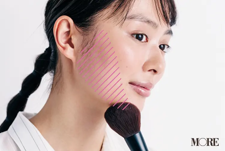 「ファンデ混ぜチーク」「決め打ちハイライター」など、立体的でこなれ感のあるベースメイクのやり方。お仕事メイクをアップデートしよう!!_17