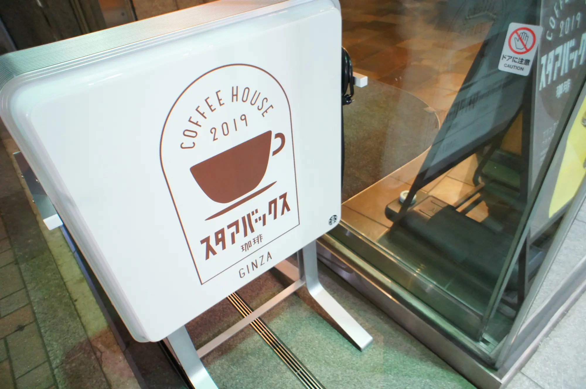 《発売前から話題沸騰❤️》ちょっとレトロな今だけの#スタアバックス珈琲飲んできました☻!_3