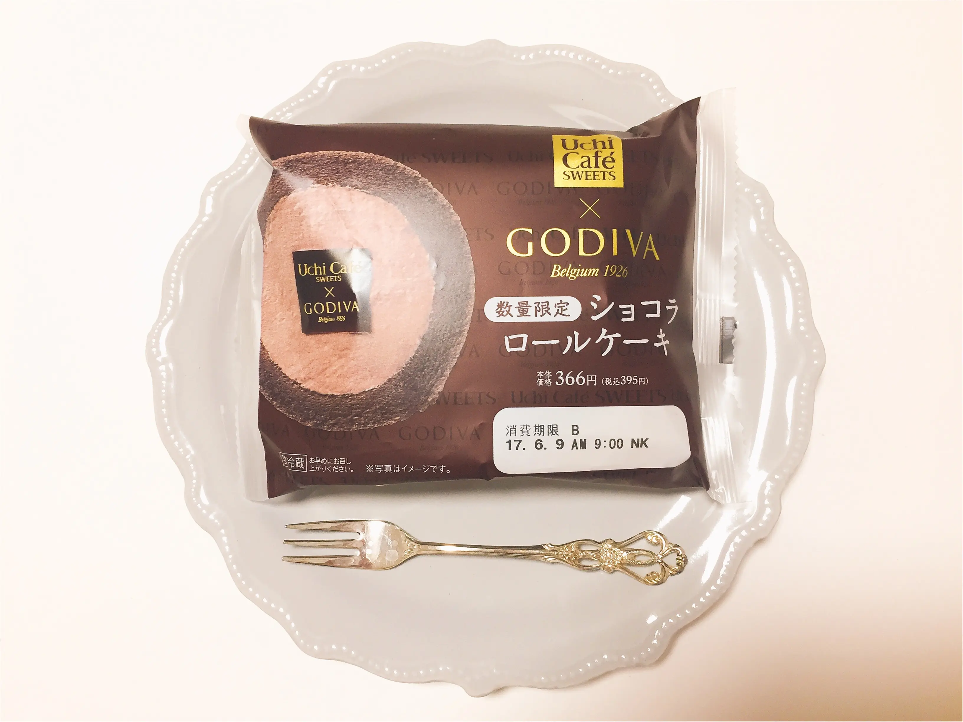 数量限定!ローソンとGODIVAコラボのショコラロールケーキは食べるしかない!!_1