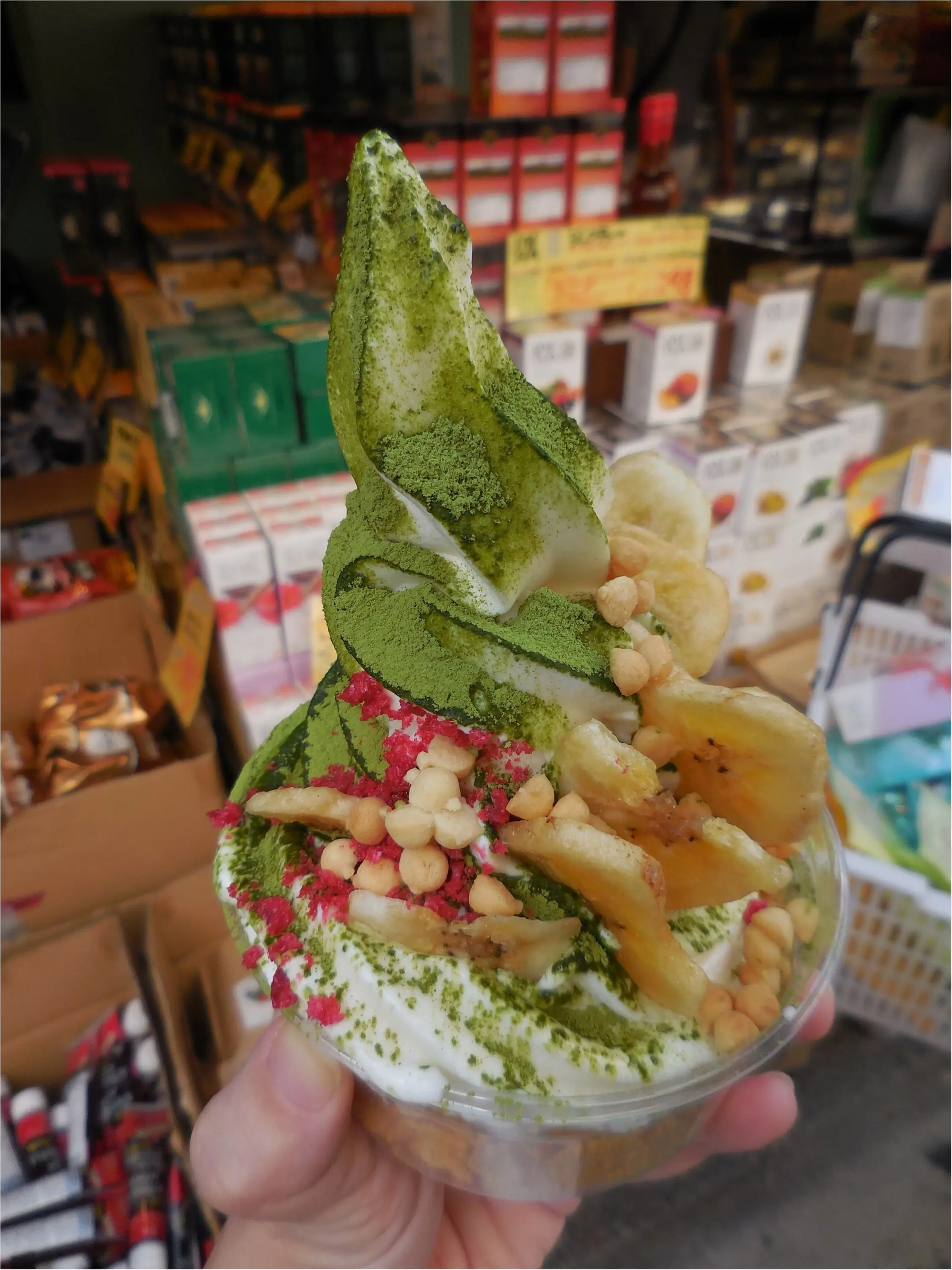 【吉祥寺カーニバル】トッピングし放題のソフトクリームがおいしい!土台のケーキも種類が選べます!_5