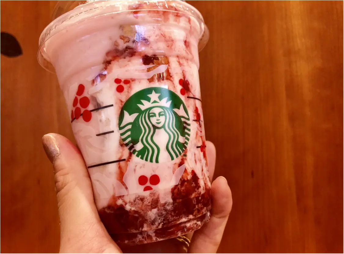 【スタバ】飲まなきゃ損な新作!《クリスマスストロベリーケーキフラペチーノ》がおいしすぎる❤️_3