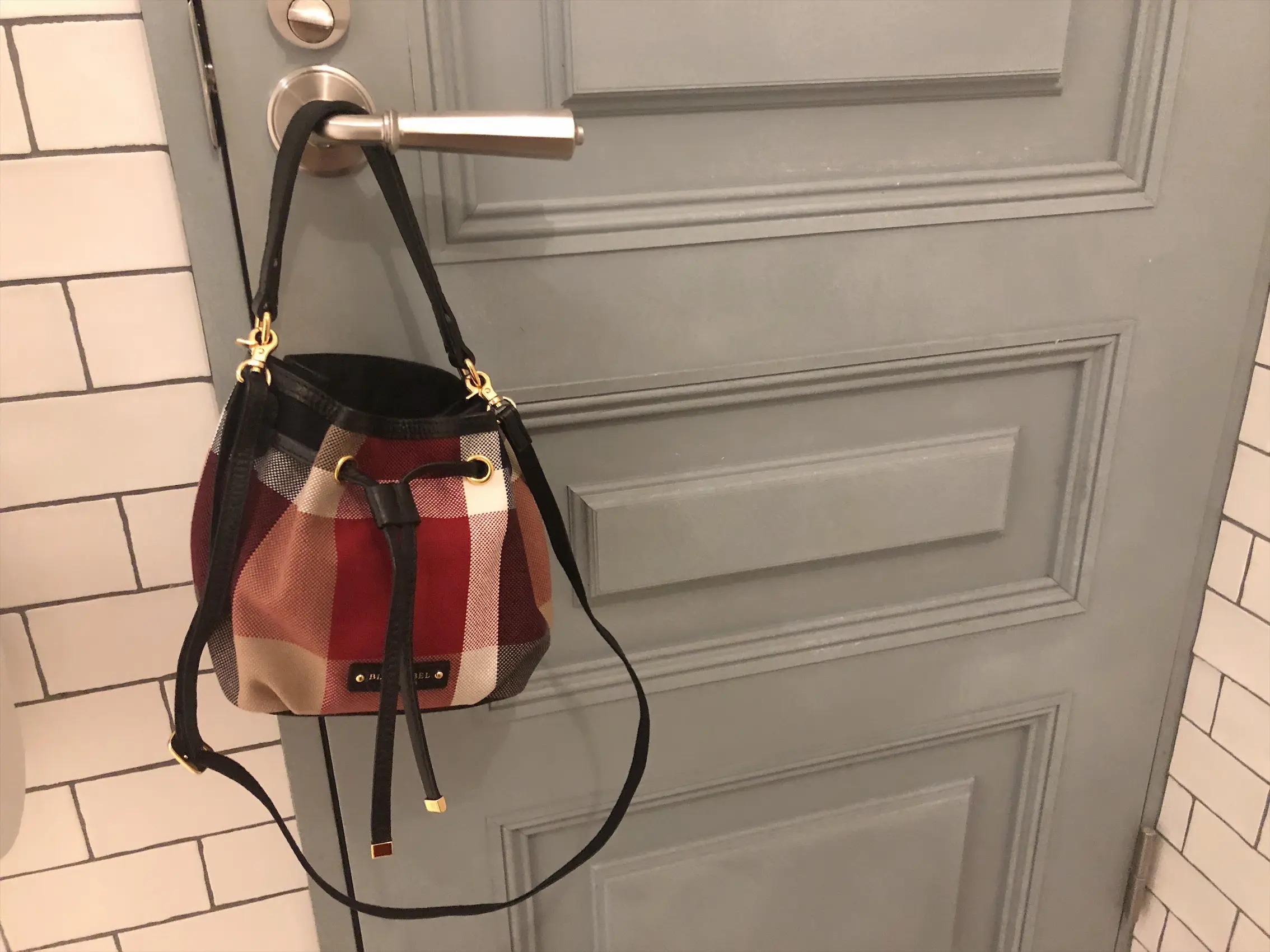 こんなバッグが欲しかった♡コロンと小さいのに十分荷物が入る《ブルーレーベル・クリストブリッジ×MORE》!!_4
