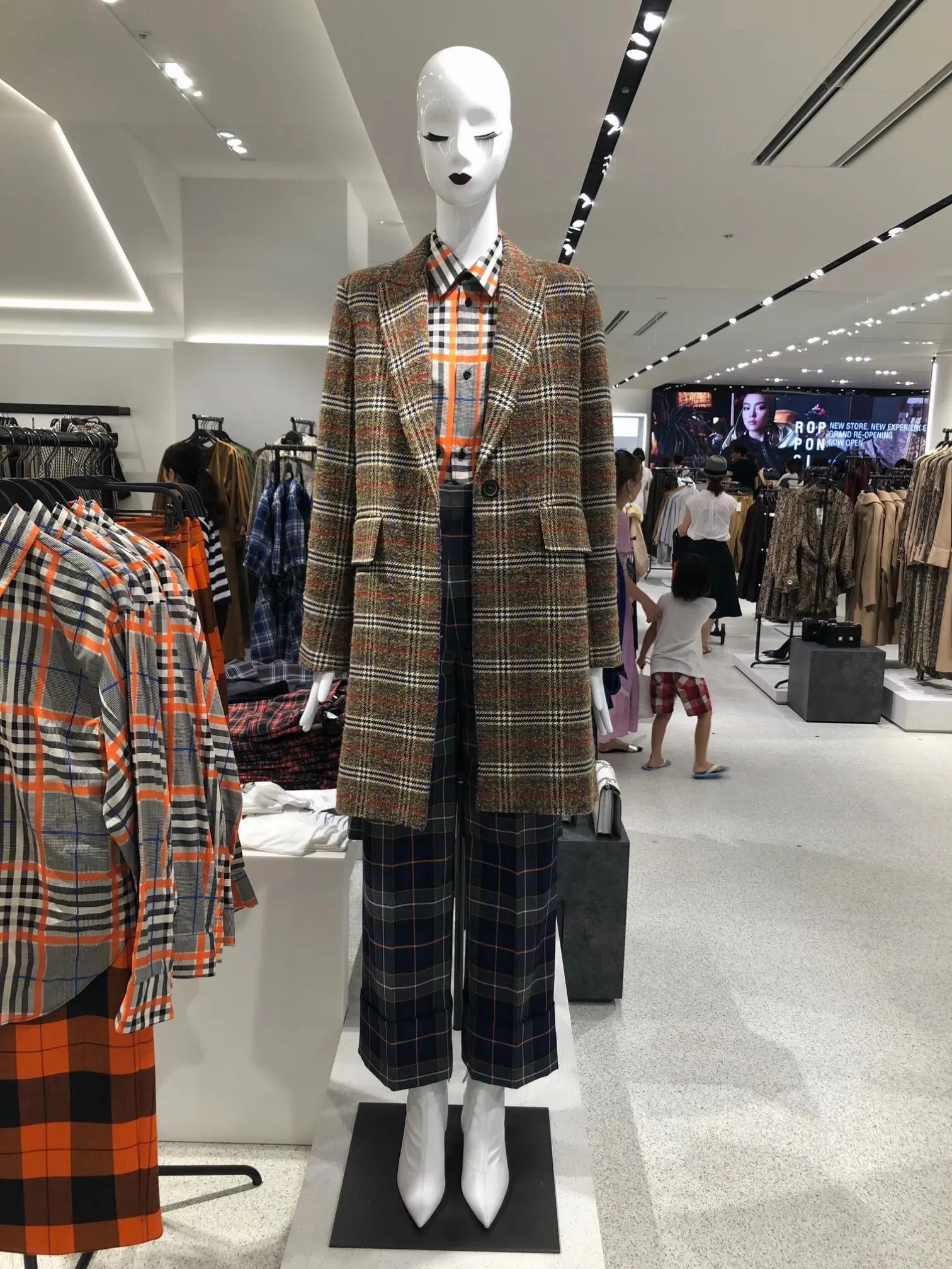 速報 Zara 六本木店 リニューアルオープン ジャケット と チェック が大豊作 ファッション コーディネート 代 Daily More