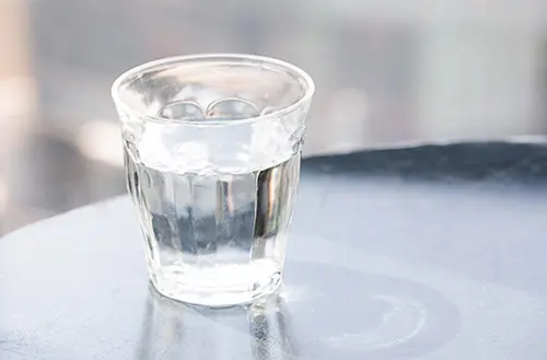 冬のスネやかかとの粉ふきとさよなら! 友菜もレグケア派! 塗る“お薬スキンケア”でツルすべ脚に_4