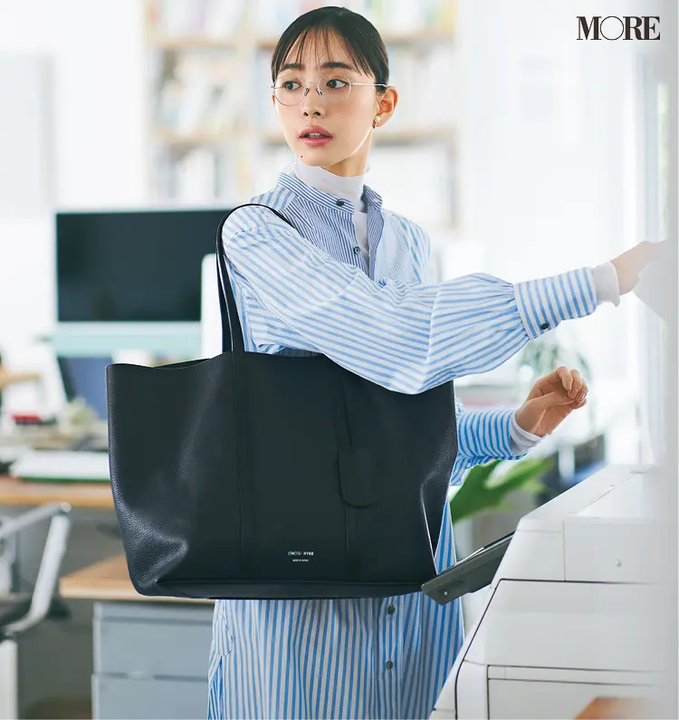 チャコリ×ハイクのバッグを持った井桁弘恵