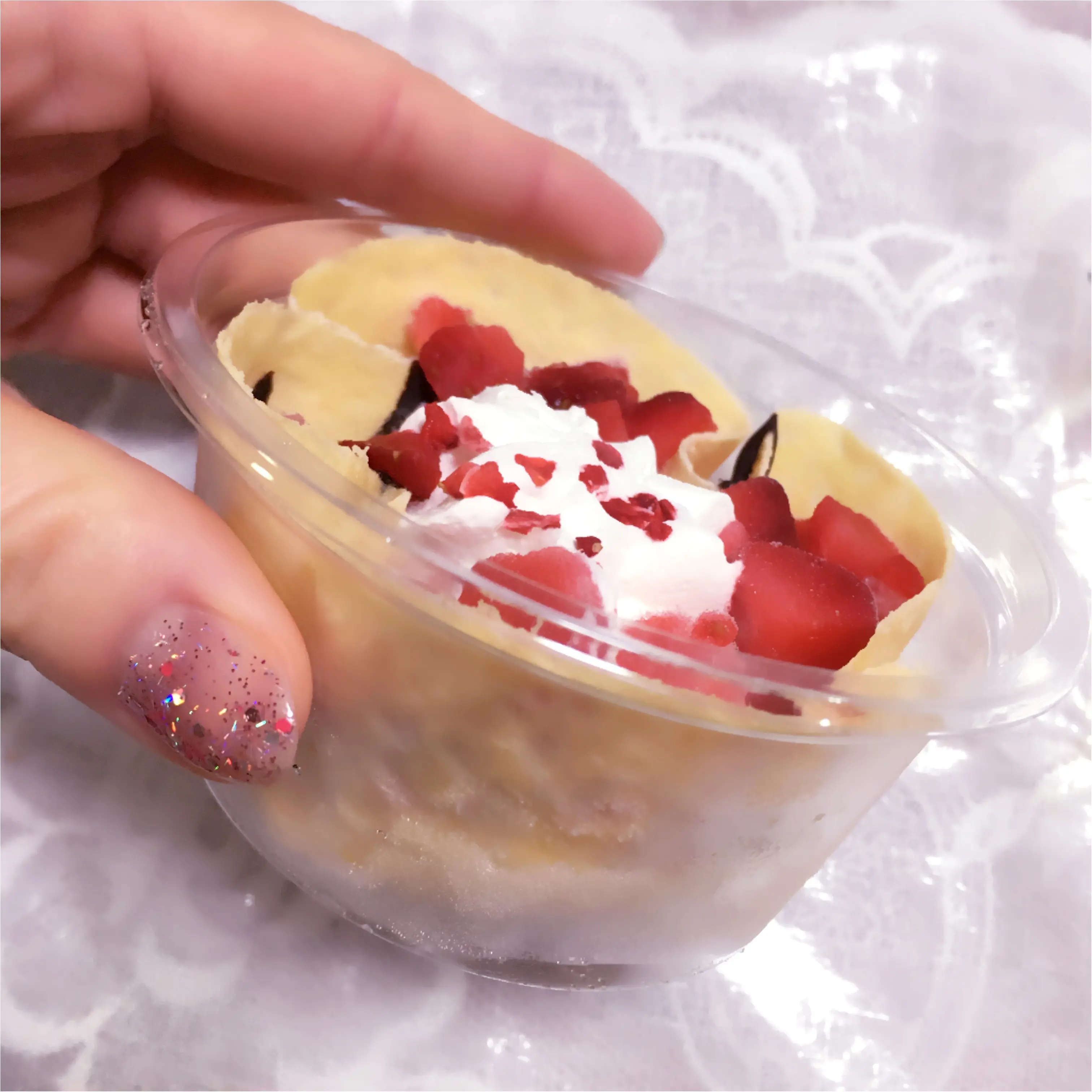 《インスタ映えコンビニスイーツ》かわいくておいしい♡ストロベリークレープアイスに夢中(﹡´◡`﹡ )《ミニストップ》_3