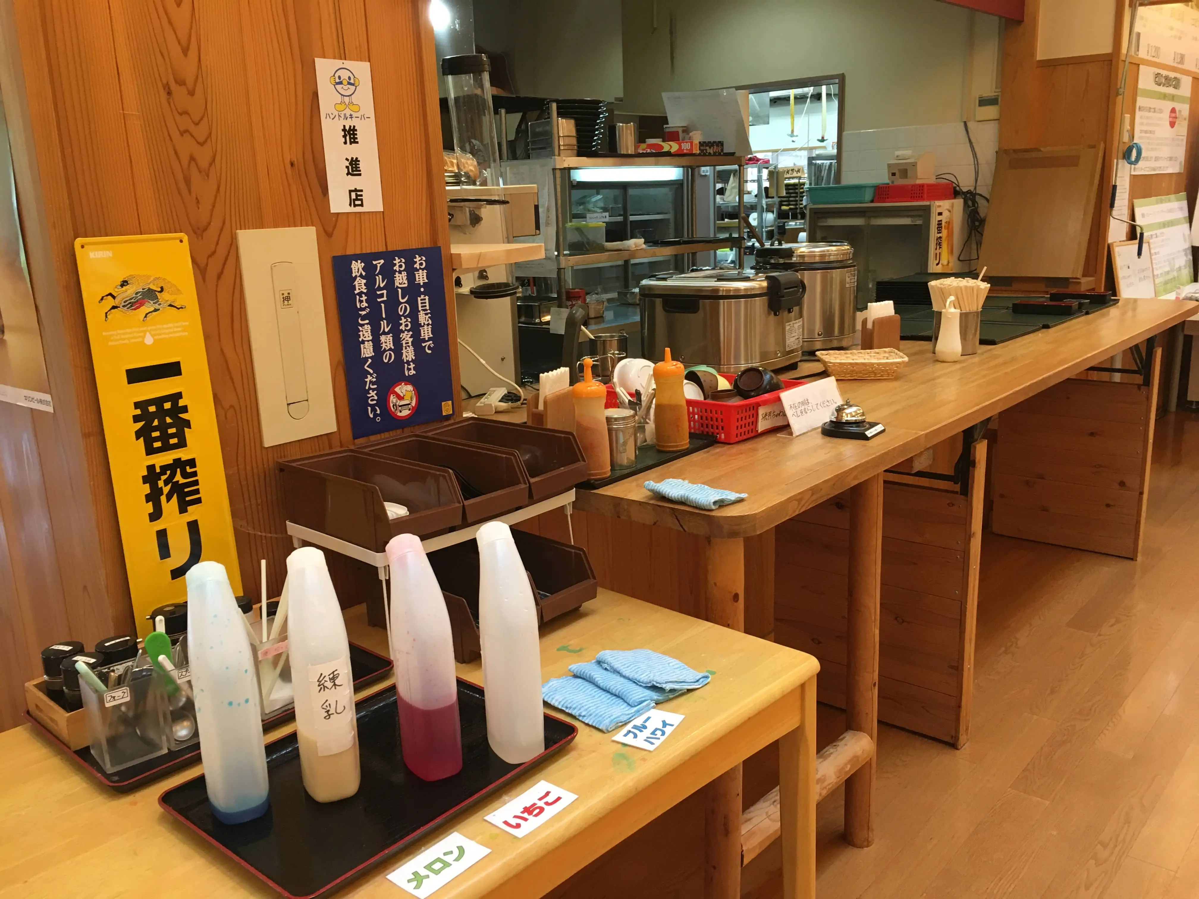 練乳もかけ放題のかき氷を提供している写真