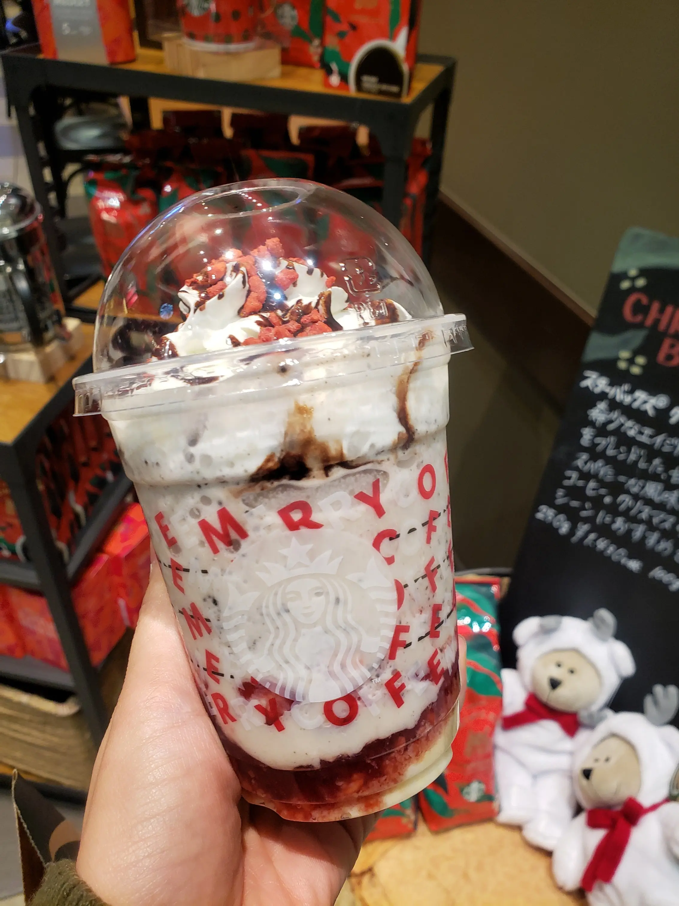 【スタバのホリデー】早速カスタマイズ★メリーストロベリー ケーキ フラぺチーノ_2