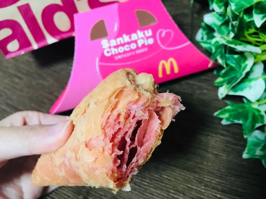【マクドナルド】今年はひと味違う!冬の定番スイーツ《三角チョコパイ》にあまおう味が登場♡_4