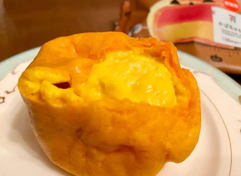 【コンビニスイーツ】セブンの新作!つまんでも破れないもっちもちの生地ととろけるパンプキンクリーム。_4