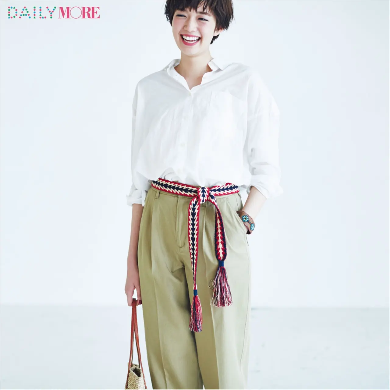 【今日のコーデ/佐藤栞里】デスクワーク三昧の月曜日は白シャツで格上げカジュアル!_1