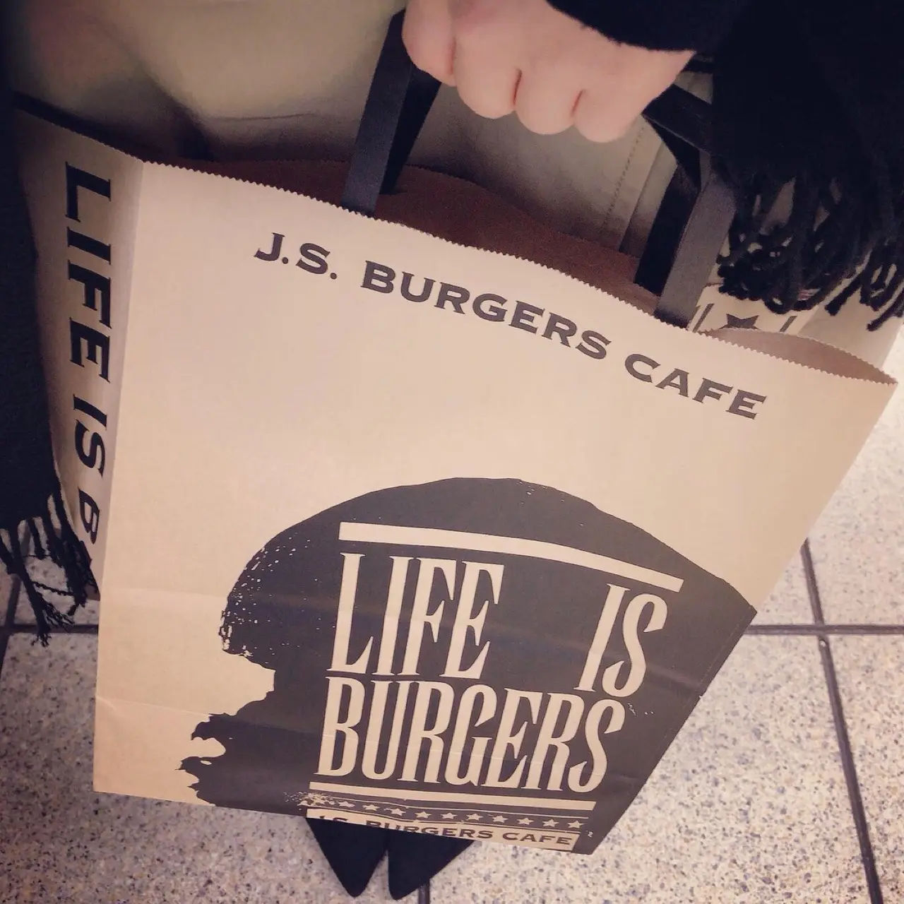 <おうち時間>テイクアウトを活用して"おうちごはん"!ボリューミーなハンバーガーを食べたいならココ♡_1