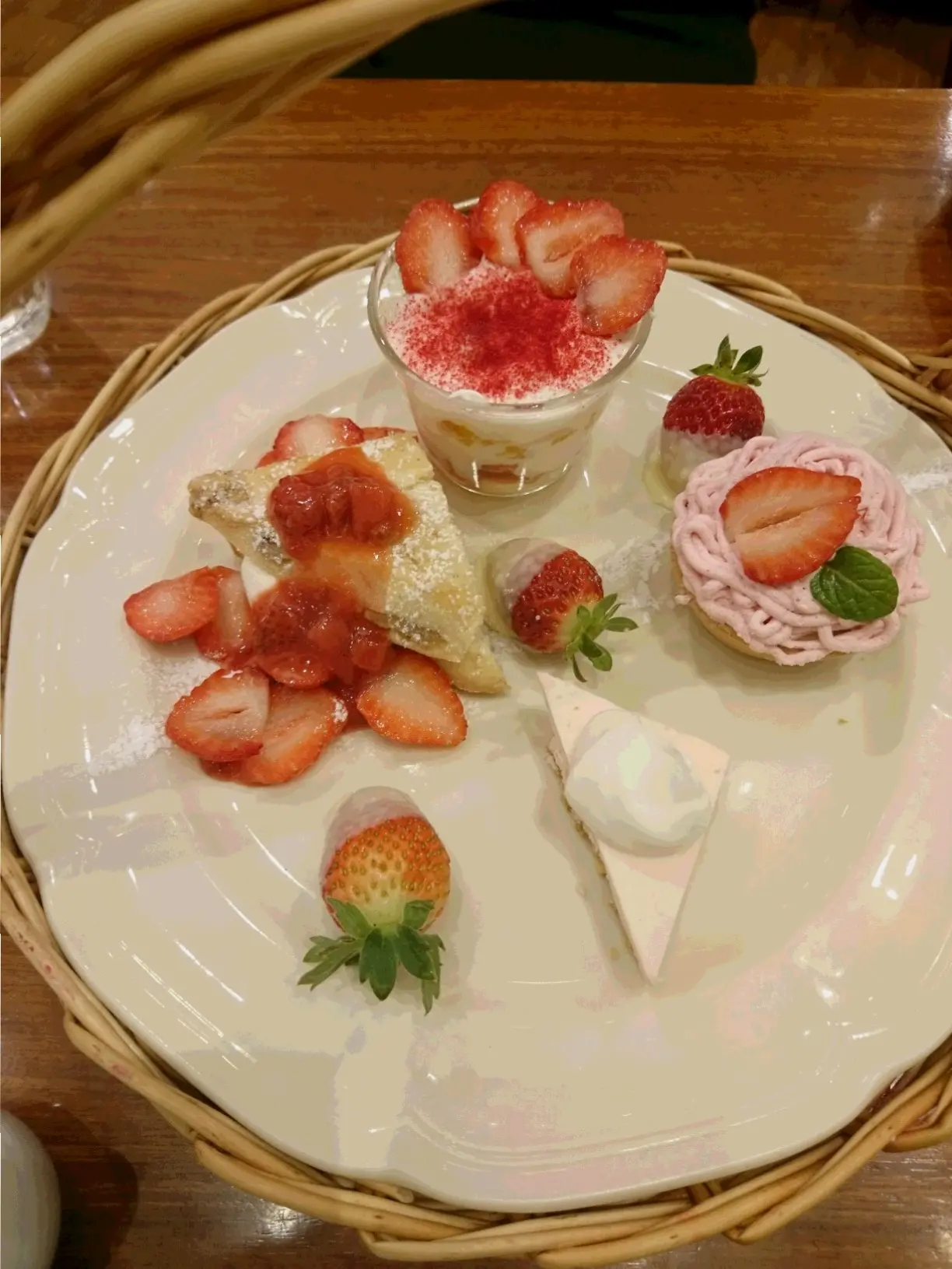 ≪期間限定&いちご3倍デー≫はAfternoonTeaRoomへ! 苺のアフタヌーンティーでHAPPY♡ _2