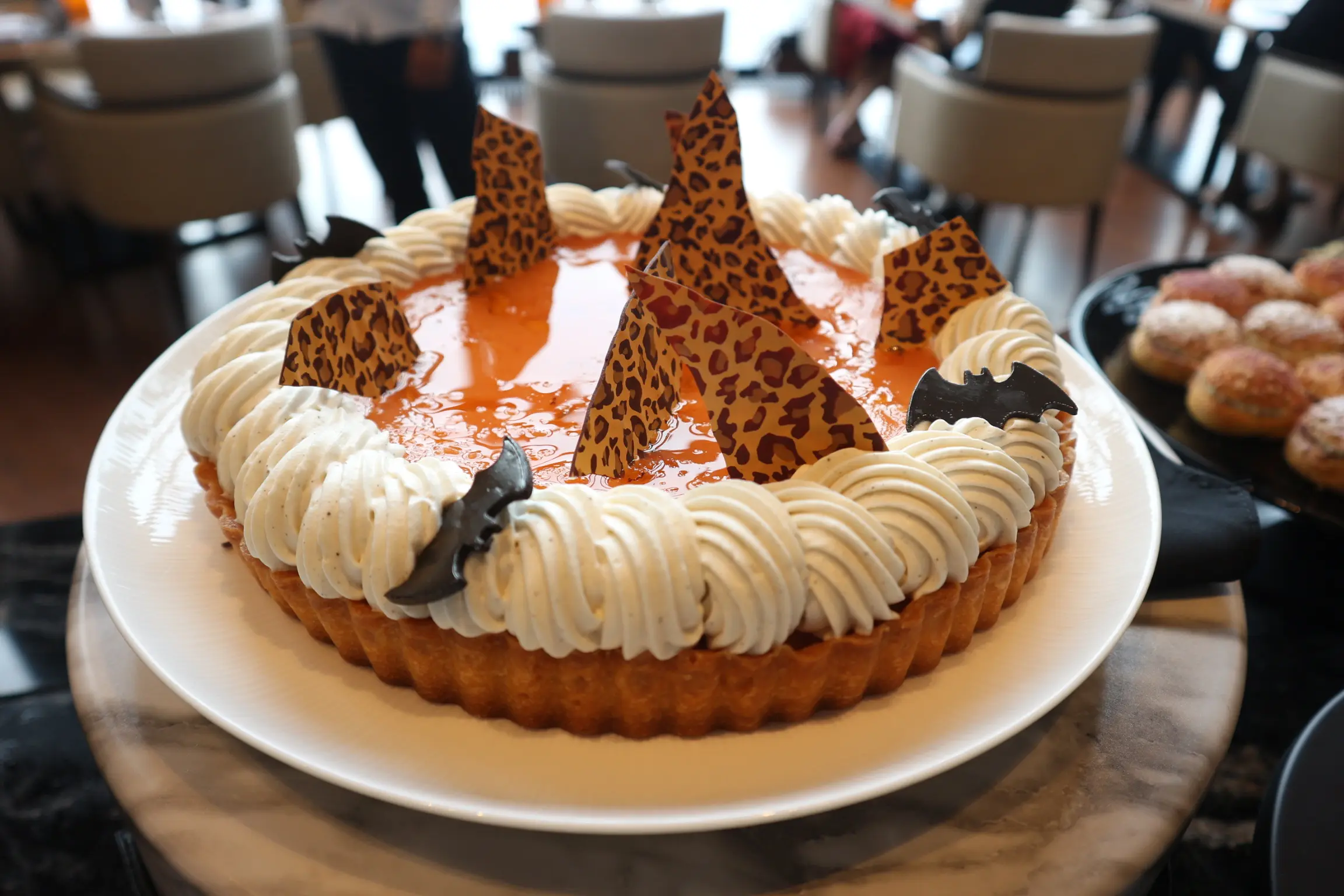 天空のレストランで優雅なひと時を♡ホテルでハロウィンスイーツビュッフェ♡_8