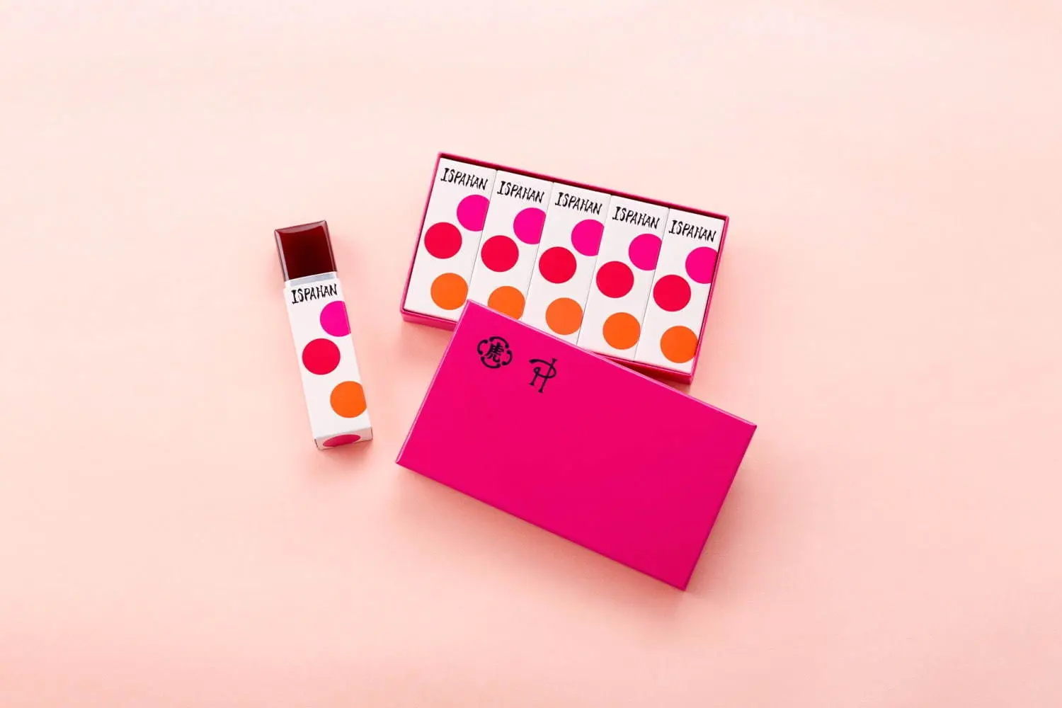 『とらや』×『ピエール・エルメ・パリ』のコラボスイーツが気になる♡ イスパハン風味の和菓子が期間限定で登場！_2